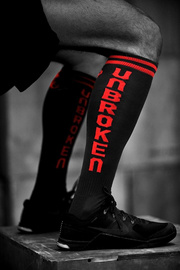 Skarpety Barbell Nation x UNBROKEN czarno-czerwone