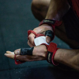 Skórki Gimnastyczne Revenge Four Fingers Grips [RED]